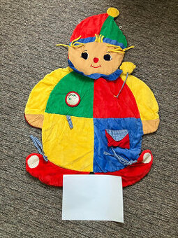 Barevná hrací deka - šašek