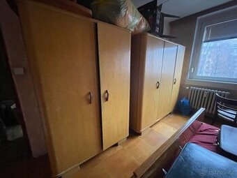 Nábytek, skříně, lustry