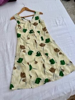 Letní dívčí / dámské šaty žluté s květinami