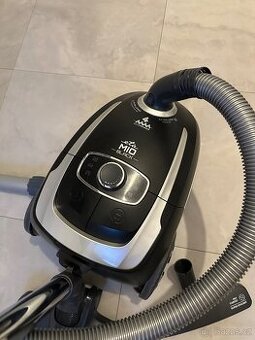 ETA MIO BLACk vysavač