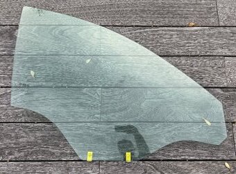 Opel Antara sklo PP dveří