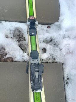 Prodám lyže a lyžáky