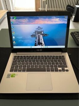 Celokovový notebook Asus Zenbook UX303L s dotykovým displeje