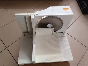 Elektrický kráječ AEG