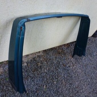 Suzuki Samurai učko nad hlavu