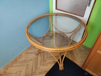 Sada ratanového nábytku - prosklený stůl a dvě židle