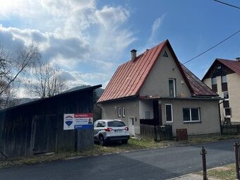 RD se zahradou v Karolince