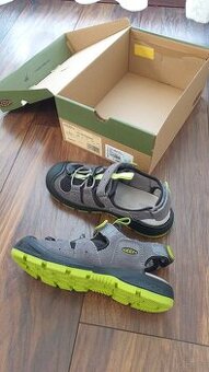 Uplne nove boty KEEN vel.35