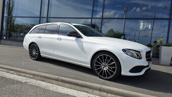 Mercedes-Benz E220d 143kw Burmeister, HUD, Nehavarované
