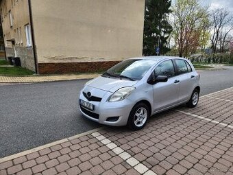 PRODAM TOYOTA YARIS 1,0I, PO SERVISU