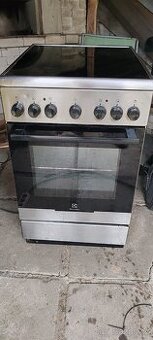 Prodám elektrický sporák Eletrolux na 220v