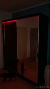 Šatní skříň + Zrcadlo + Led