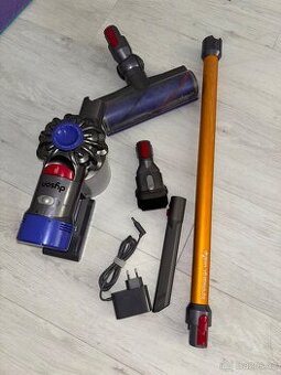 Dyson V8 - tyčový vysavač