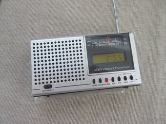 Tranzistorové rádio z 80 tých roků min. století - hraje