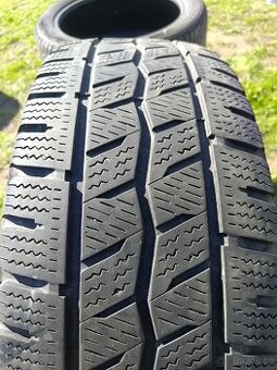Zimní gumy 215/65 r15C