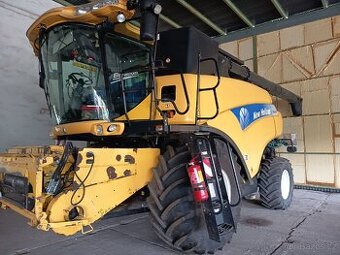 New Holland CR9080 Elevation