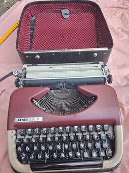 starý psací stroj Omega II