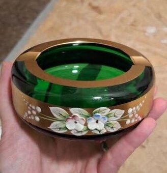 Broušený popelník