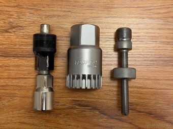 Servisní sada pro demontáž a montáž středového složení