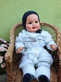 Stará starožitná panenka