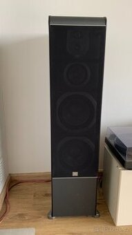 jeden JBL ES90 Black jako středový