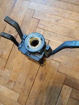 VW Caddy. Přední levé světlo - 1