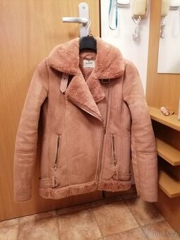 Dámská bunda s kožíškem Stradivarius, vel.M