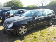 Mercedes 211 E500 kombi, automat, prodám náhradní díly