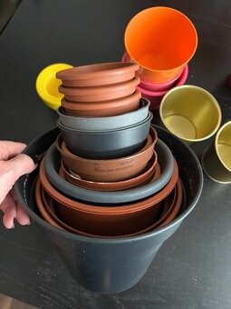 Mix 26 ks květináčů