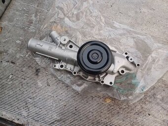 Vodní čerpadlo ( pumpa ) na Mercedes w203 220 cdi 105 kw