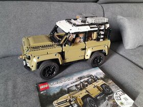 LEGO Technic 42110 Land Rover Defender - 1
