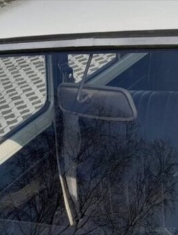 Škoda 100 zájem o vnitřní zpětné zrcátko