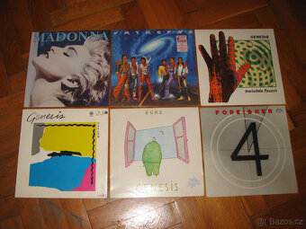 LP vinyly = Foreigner, Eric Carr, Cyndi Lauper a další.