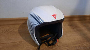 Lyžařská helma Dainese