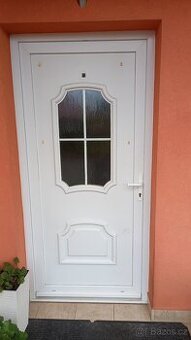 Vchodové dveře plastové