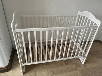 Dětská dřevěná postýlka-top stav