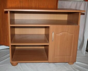 Stolek pod TV se skříňkou