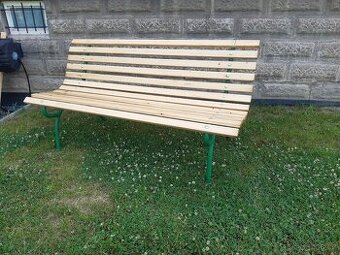 Zahradní lavička