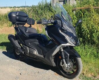Zánovní maxiskutr Kymco AK550i Premium