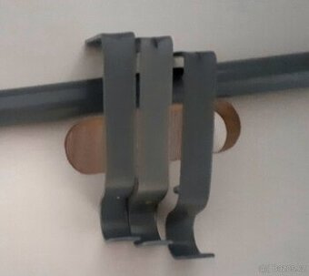 IKEA. Tyč a konzole. Na záclony.