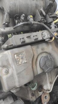 Peugeot Partner 1,4 - kompletní motor typ KFW , díly z vozu