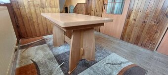 Rozkládací jídelní stůl – zachovalý