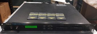 Roland R8M + 4 ROM karty