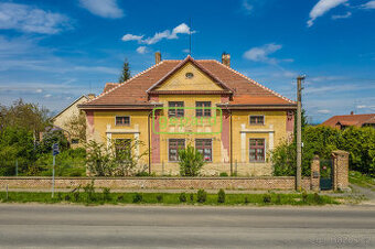 Vesnická usedlost-rodinný dům s  hospodářskými stavbami v Ho