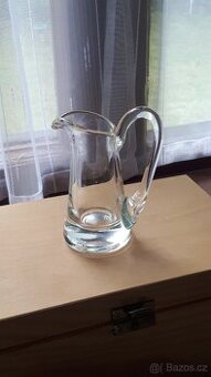 Konvička na mléko ze silného skla