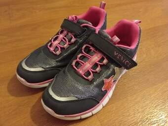 Dívčí sportovní boty, vel. 35