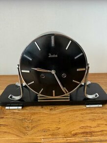 Nesehnatelné hodiny Junghans funkcionalismus