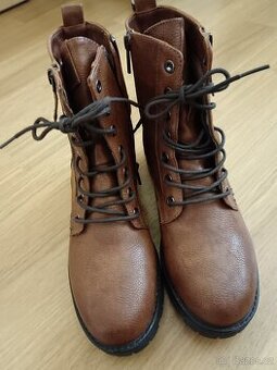 Kotníkové boty zn. MUSTANG