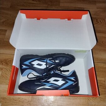 Kopačky na umělku pro kluka