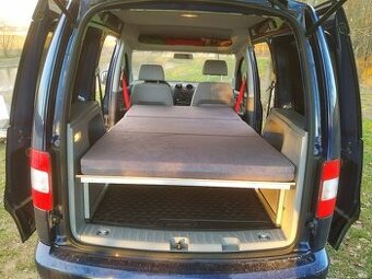 Spací vestavba do VW Caddy
